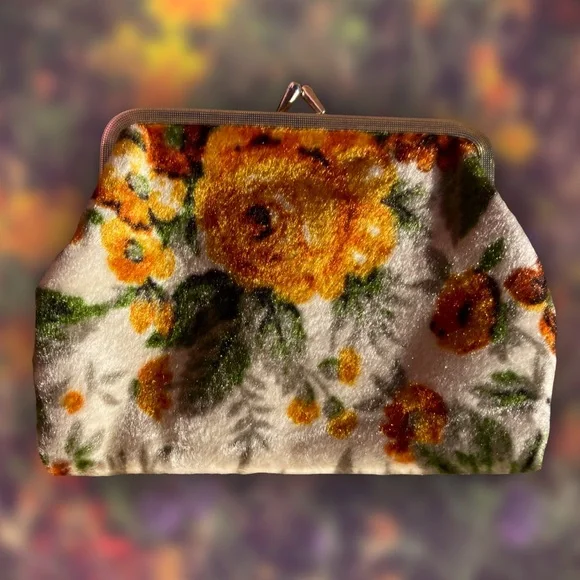 Vintage Mid-Century Coin Purse - Picture 2 of 3